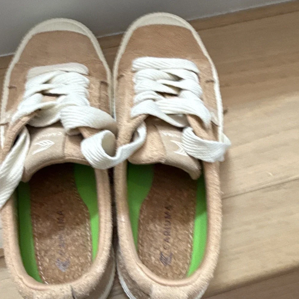 Cariuma Beige Suede Low Top Lace-Up Sneakers 100117N34W070